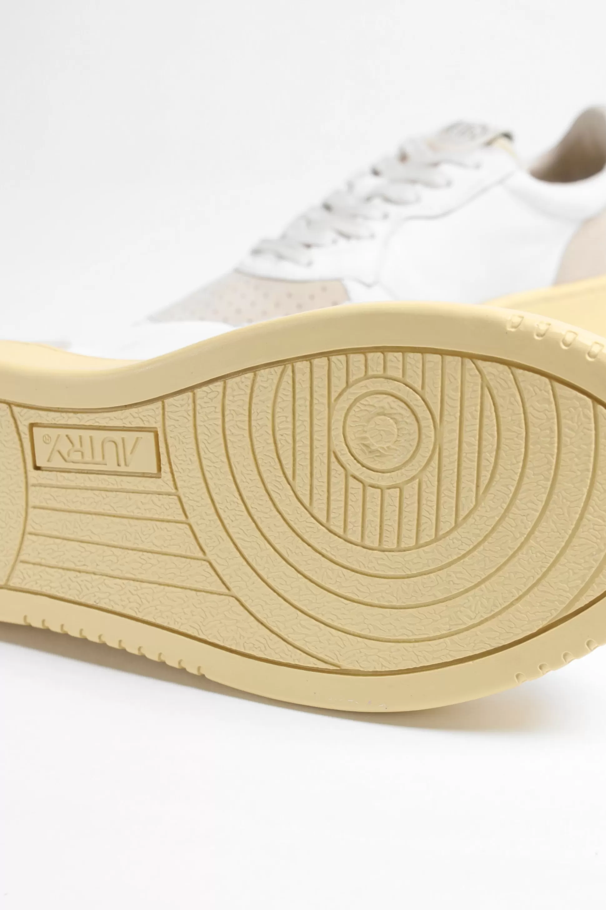 Autry Baskets^Baskets 01 Low Suede En Blanc/Sable