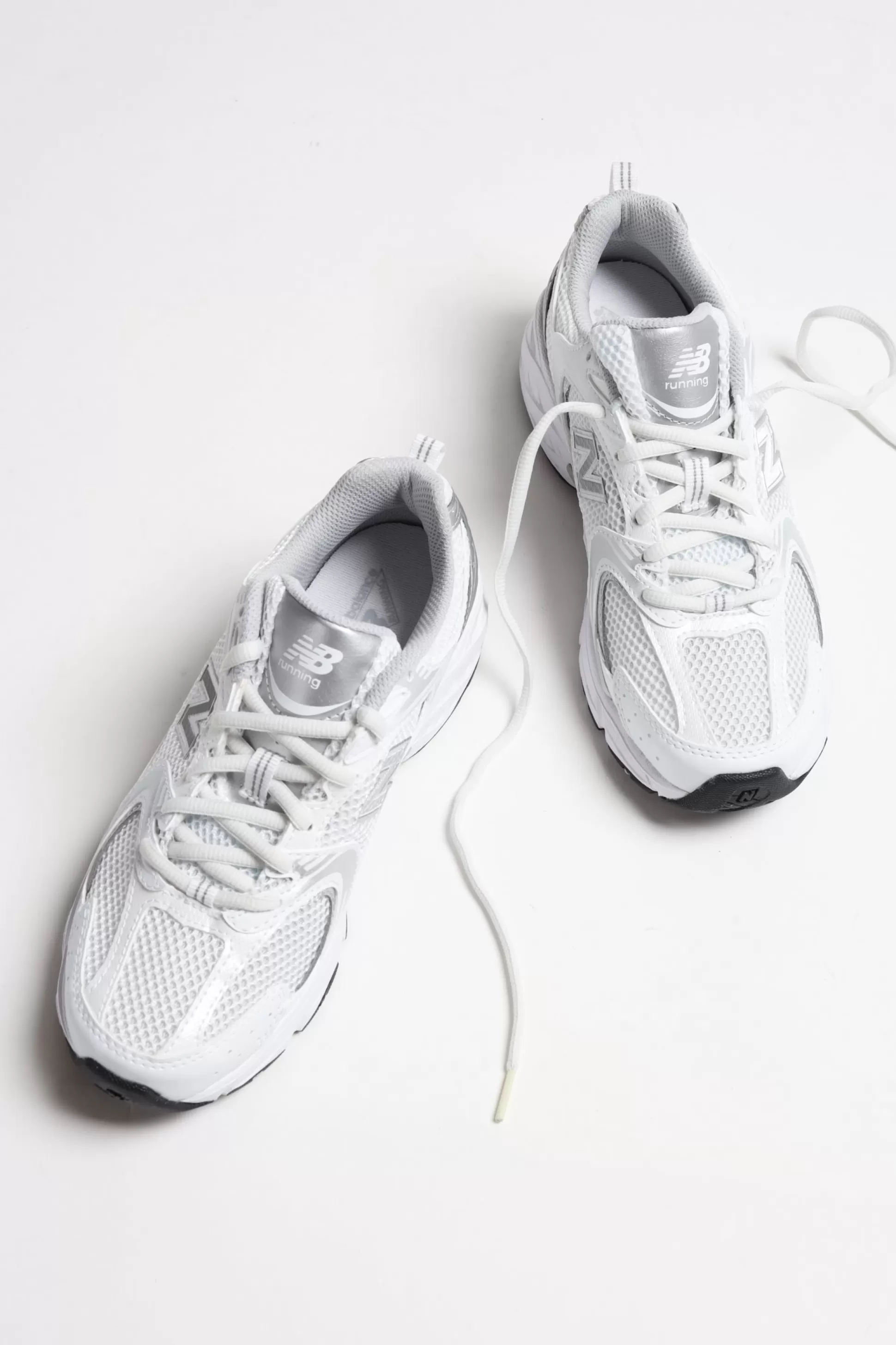 New Balance Baskets^Baskets 530 En Blanc/Argent Metallise