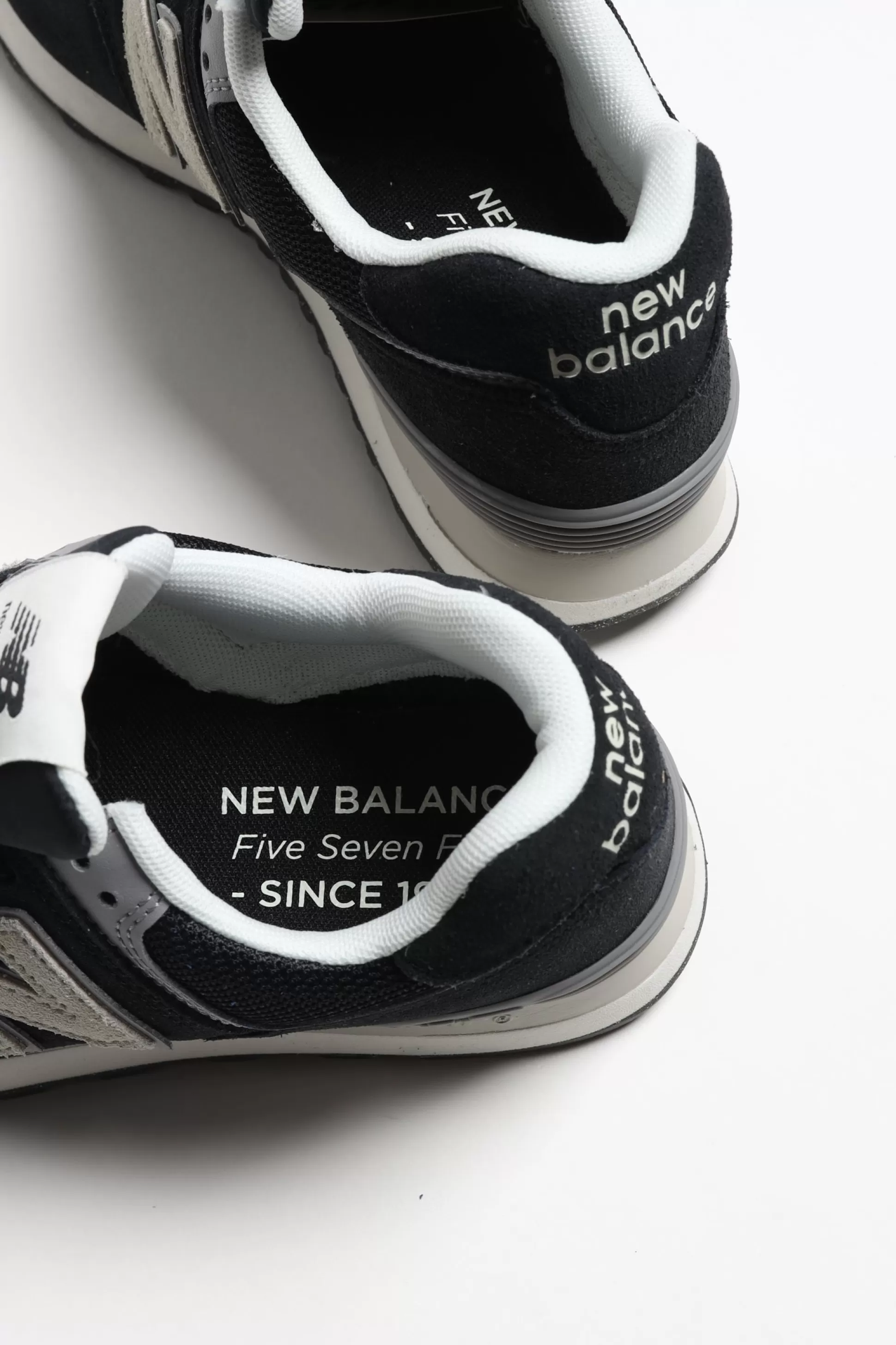 New Balance Baskets^Baskets 574 En Noir/Gris